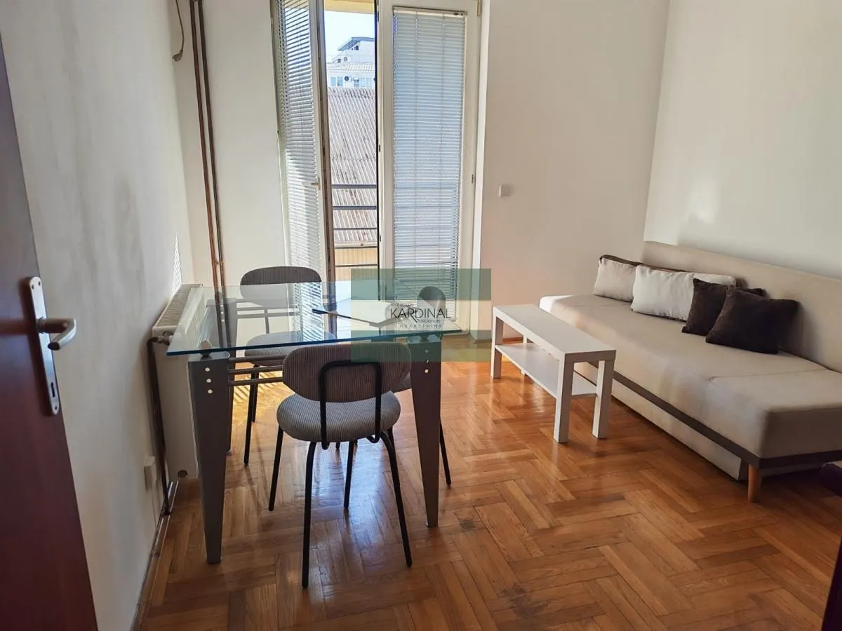 Izdavanje, jednosoban stan, 36m², Centar, Kragujevac