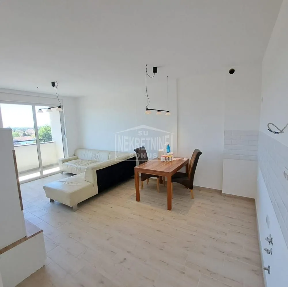 Prodaja, trosoban stan, 57m², Centar, Subotica