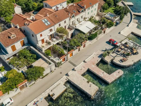 Prodaja, kuća, 232m², Kotor, Crna Gora - image 1