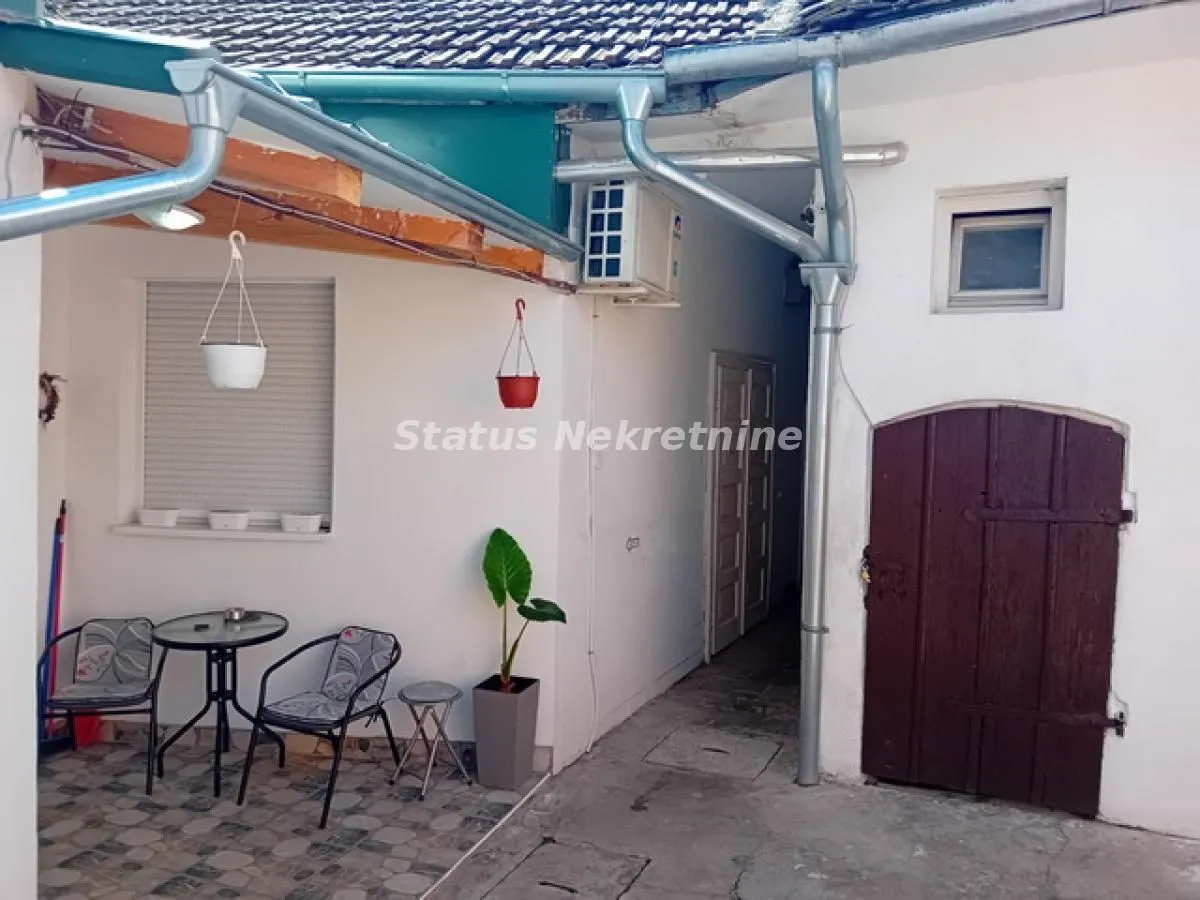 Prodaja, kuća, 340m², Podbara, Novi Sad Sve Podlokacije