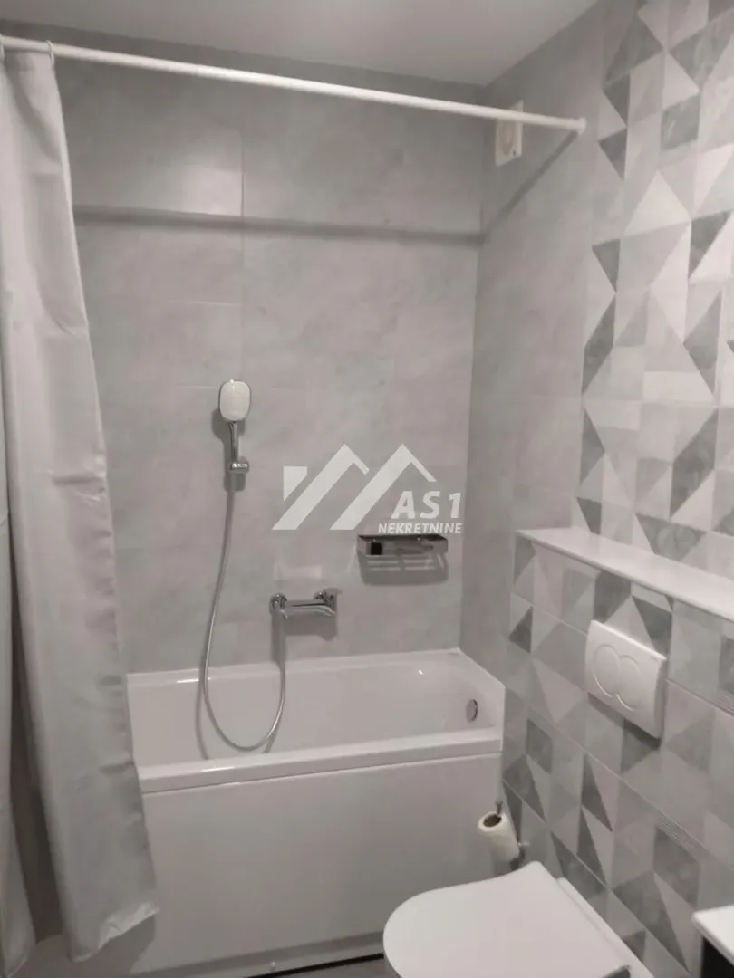 Izdavanje, trosoban stan, 72m², Sajam, Novi Sad Sve Podlokacije