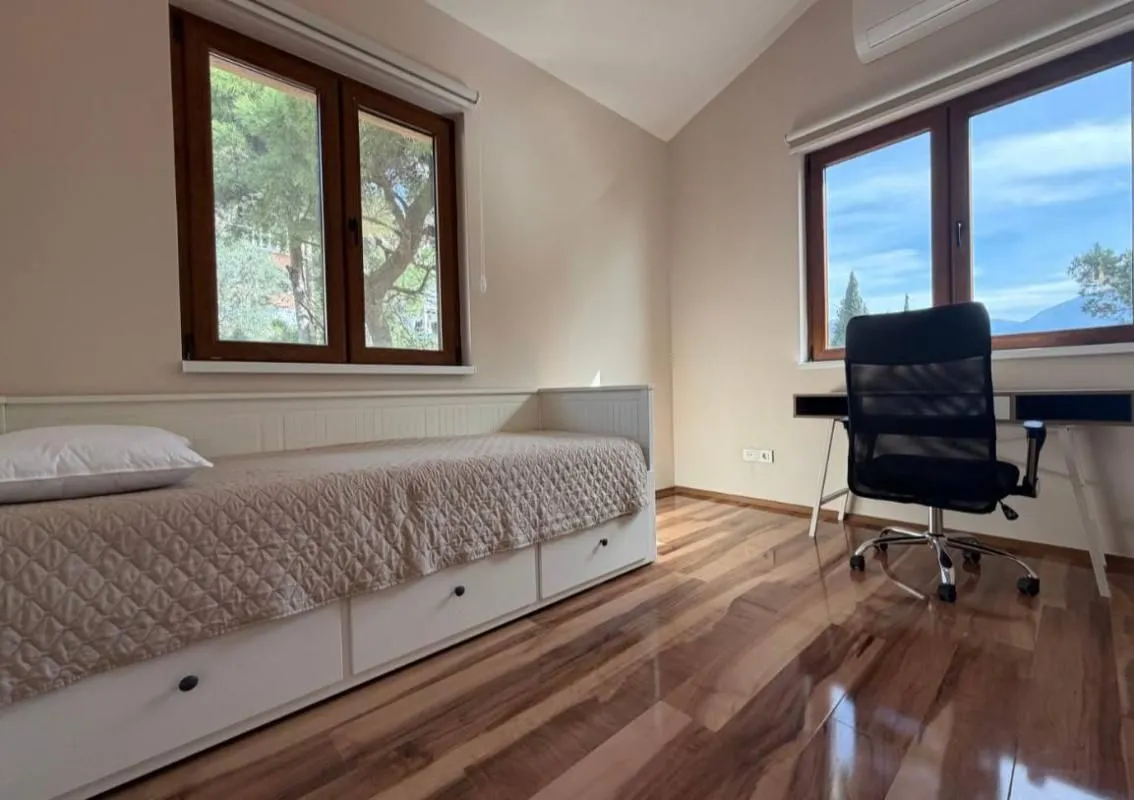 Sale, house, 241m², Šušanj, Bar