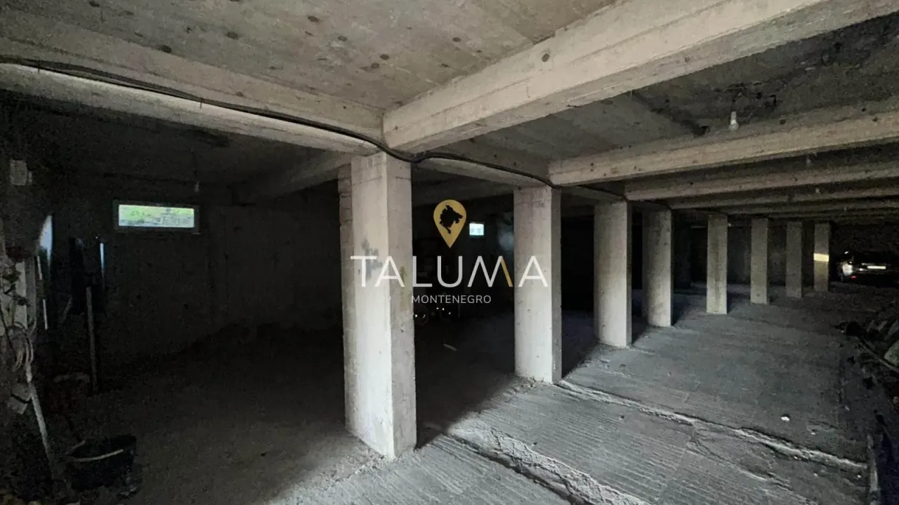 Prodaja, poslovni prostor, 400m², Centar, Podgorica
