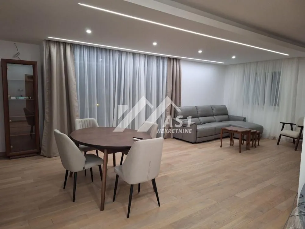 Izdavanje, trosoban stan, 97m², Sremska Kamenica, Petrovaradin