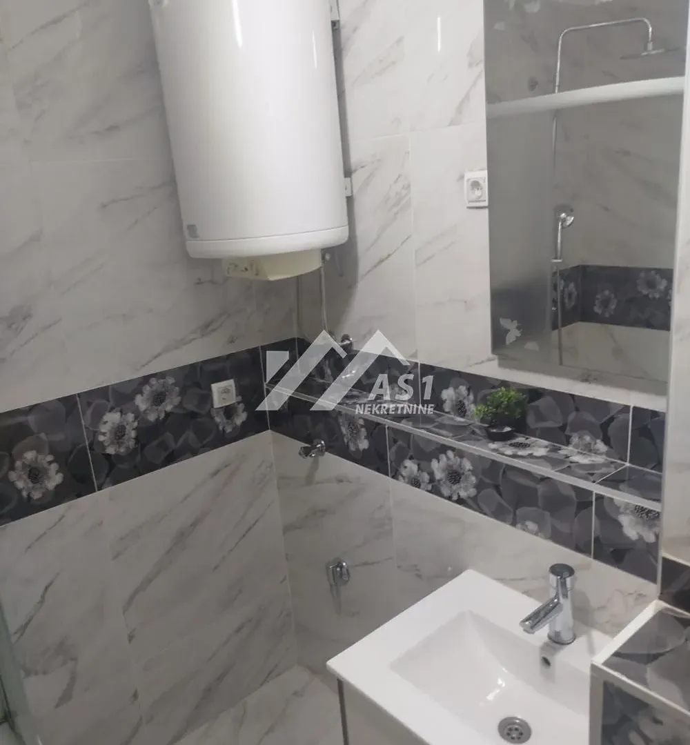 Daily-rent, three bedroom apartment, 92m², Banatić, Novi Sad Sve Podlokacije