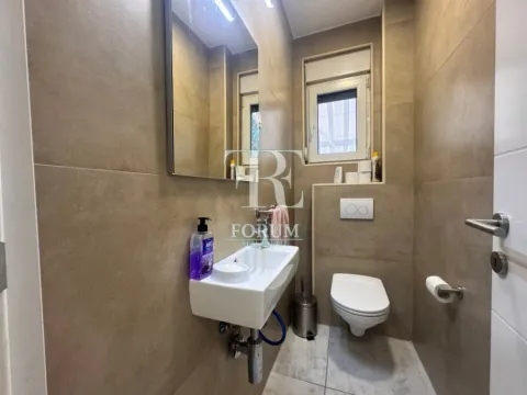 Izdavanje, trosoban stan, 117m², Centar, Podgorica - image 9