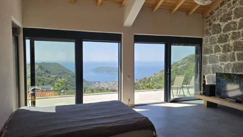 Spacious bedroom with a double bed and a sea view. - image 6
