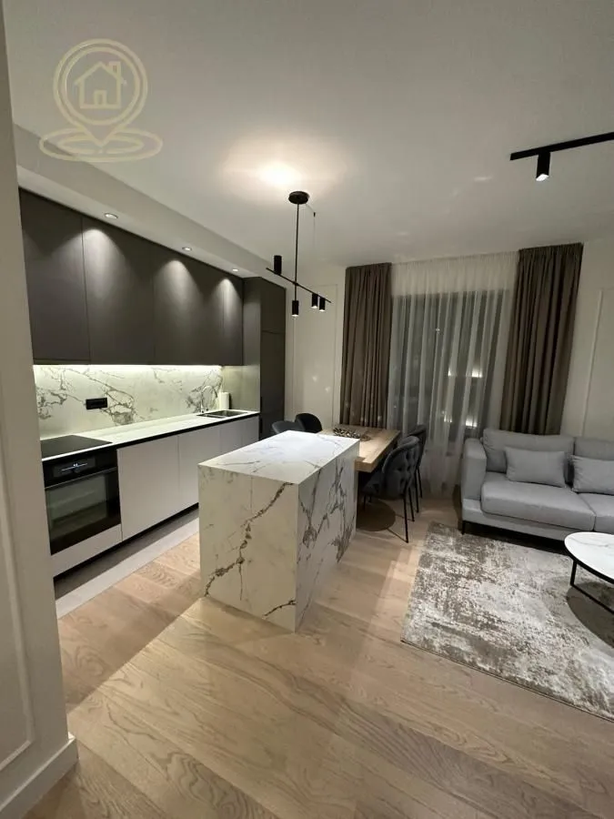 Izdavanje, trosoban stan, 70m², Savski Venac, Beograd