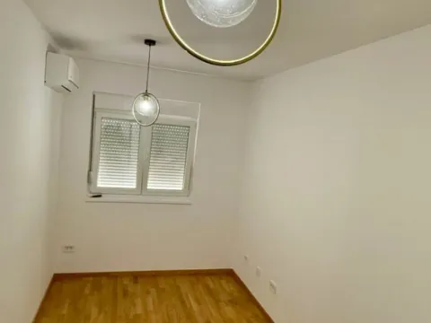 Izdavanje, dvosoban stan, 65m², Stari Aerodrom, Podgorica - image 3