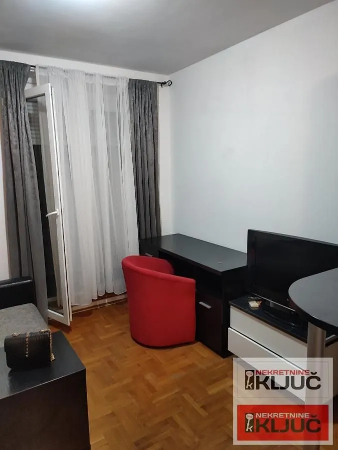 Izdavanje, garsonjera, 29m², Grbavica, Novi Sad Sve Podlokacije