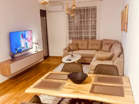 Izdavanje, jednosoban stan, 46m², City Kvart, Podgorica - image 1