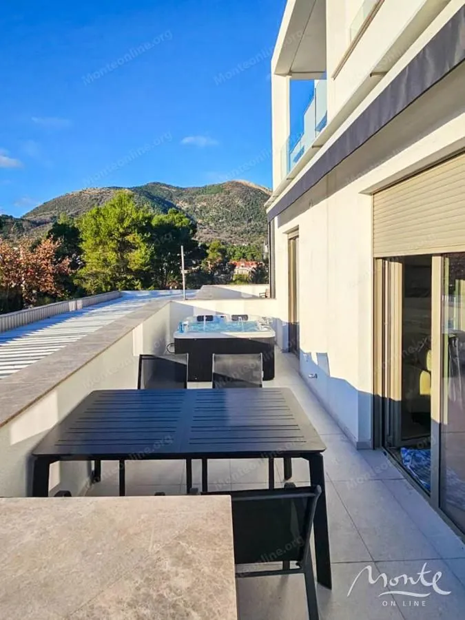 Prodaja, dvosoban stan, 90m², Tivat, Crna Gora