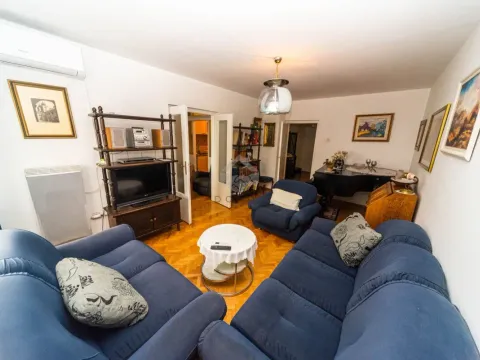 Izdavanje, trosoban stan, 100m², Preko Morače, Podgorica - image 1