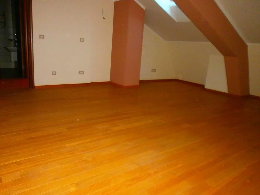 Izdavanje, četvorosoban stan, 186m², Podgorica, Crna Gora