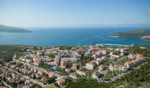 Pogled iz vazduha na stambeni kompleks sa pogledom na more i strelicom koja označava lokaciju. - image 17