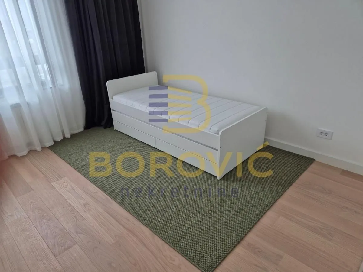Izdavanje, četvorosoban stan, 115m², Savski Venac, Beograd