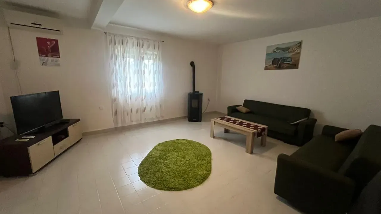 Izdavanje, jednosoban stan, 90m², Radanovići, Kotor