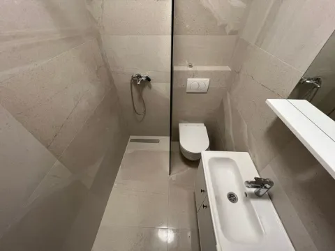 Izdavanje, poslovni prostor, 61m², Centar, Podgorica - image 15