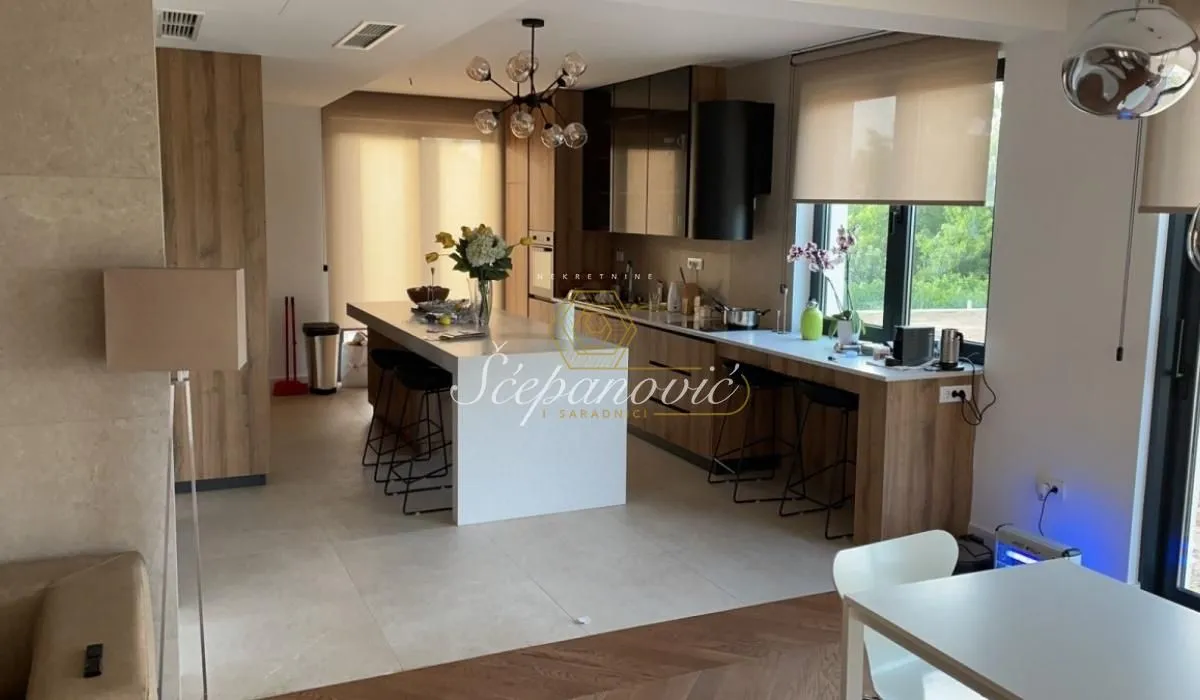 Prodaja, kuća, 360m², Petrovaradin, Novi Sad