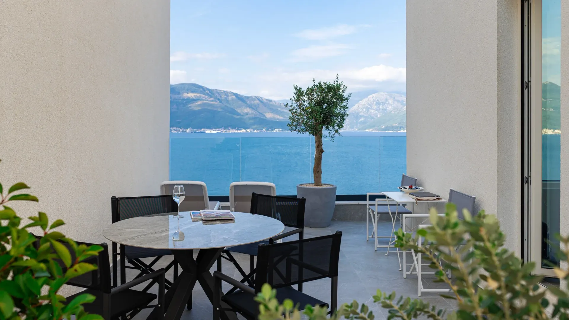 Rent, one bedroom apartment, 68m², Krašići, Tivat