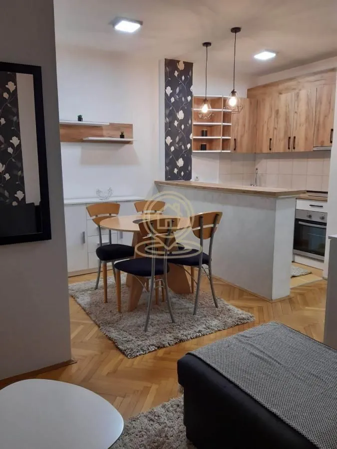 Izdavanje, jednosoban stan, 39m², Bulevar Oslobodjenja, Novi Sad Sve Podlokacije