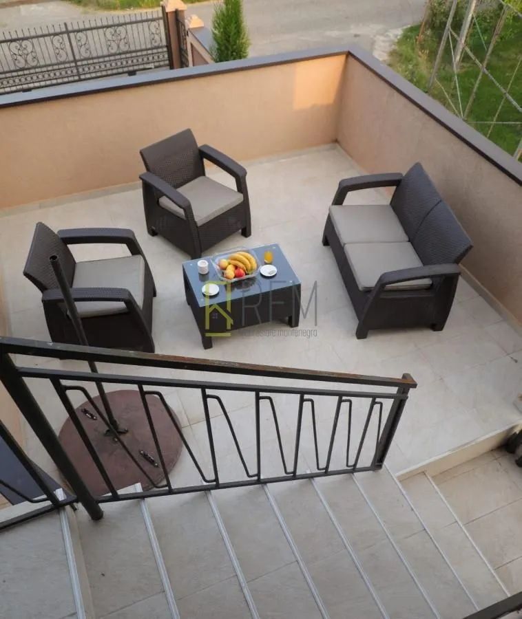 Rent, house, 250m², Tološi, Podgorica