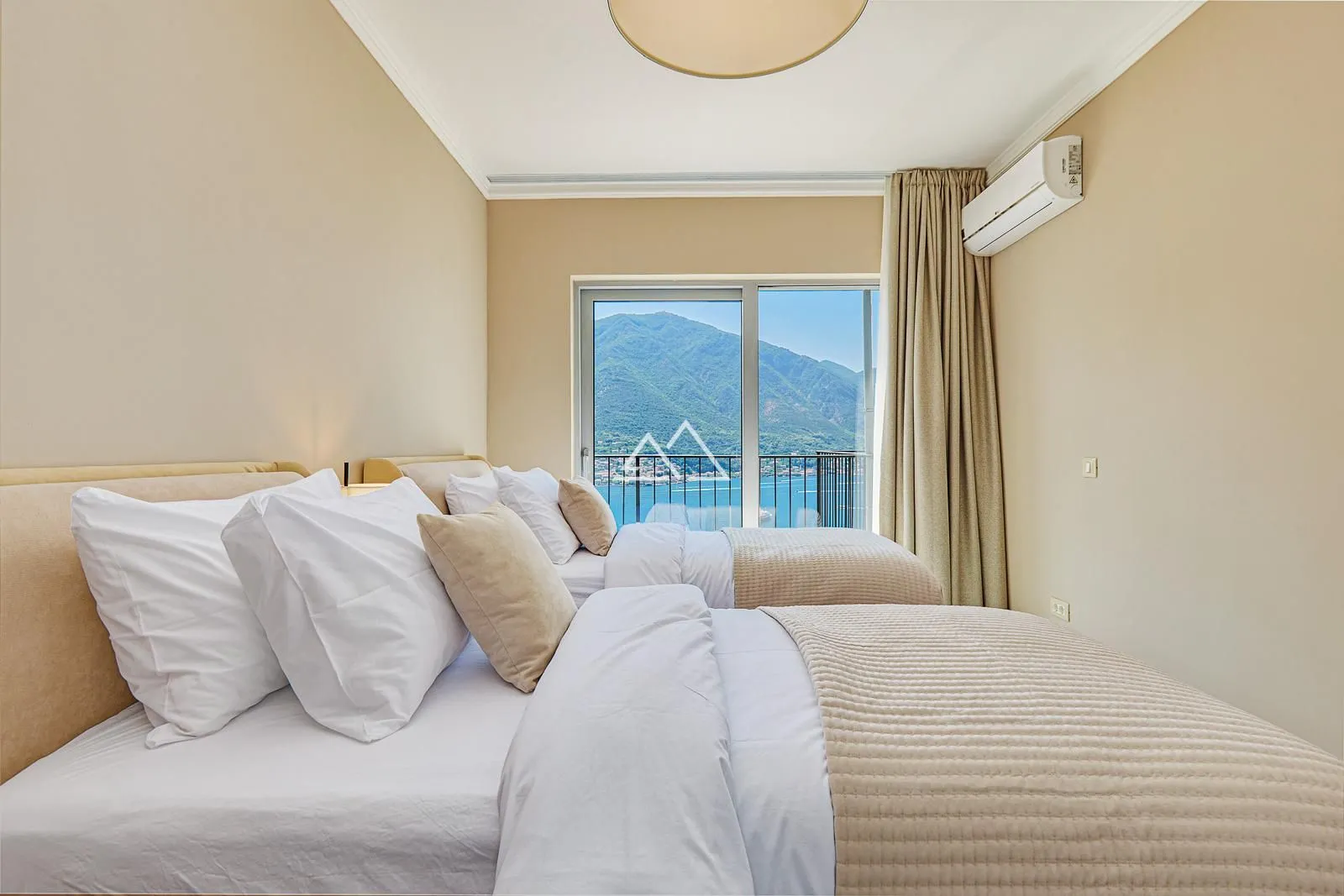Sale, three bedroom apartment, 158m², Dobrota, Kotor