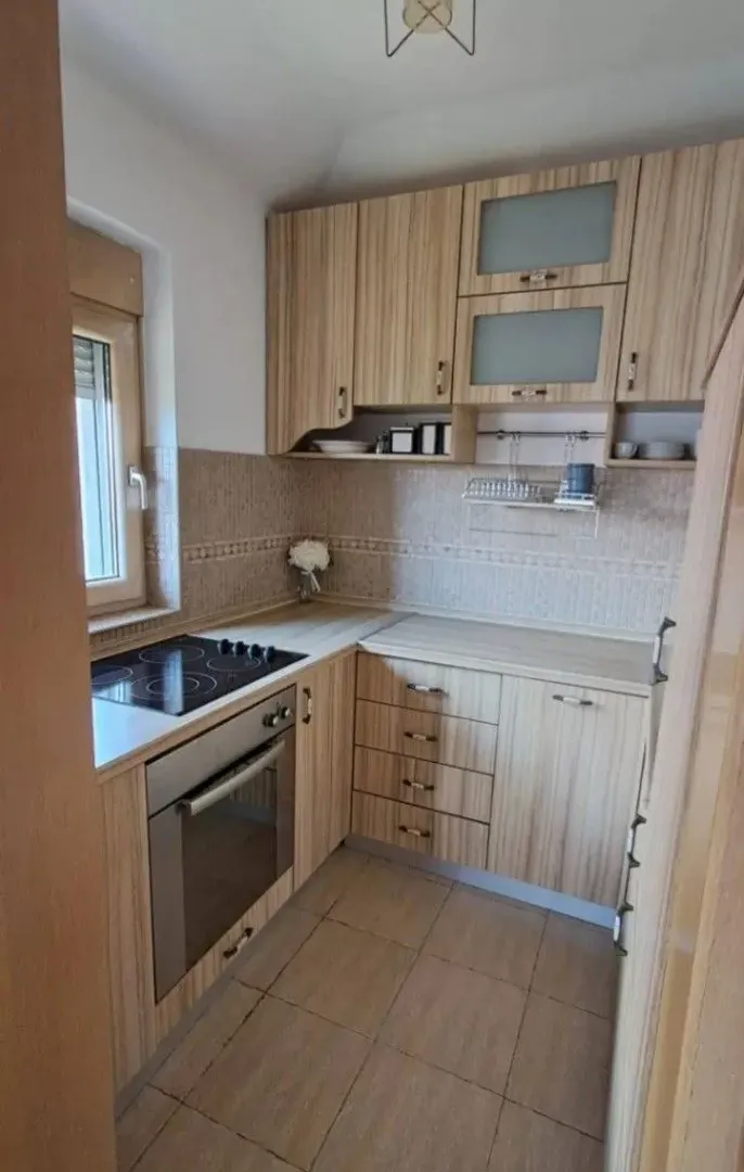 Izdavanje, jednosoban stan, 45m², Stari Aerodrom, Podgorica