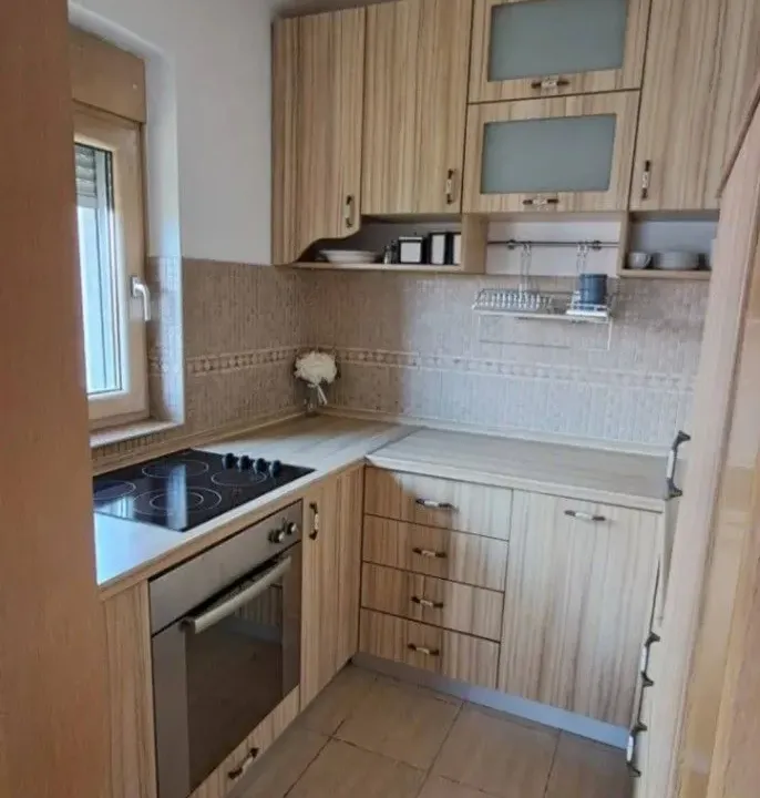 Izdavanje, jednosoban stan, 45m², Stari Aerodrom, Podgorica