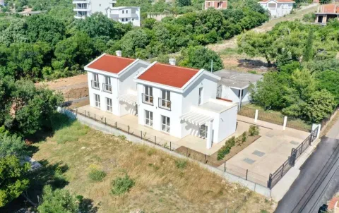 Prodaja, kuća, 250m², Hladna Uvala, Bar - image 2
