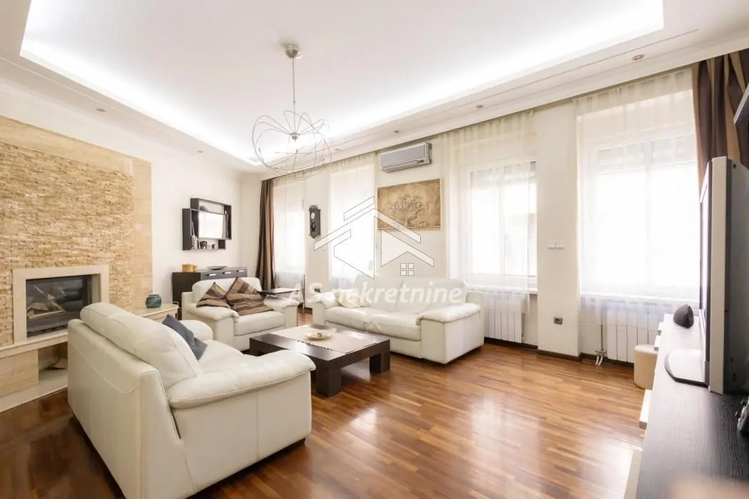 Izdavanje, četvorosoban stan, 140m², Obilićev Venac, Beograd