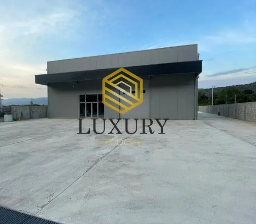 Izdavanje, poslovni prostor, 500m², Velje Brdo, Podgorica