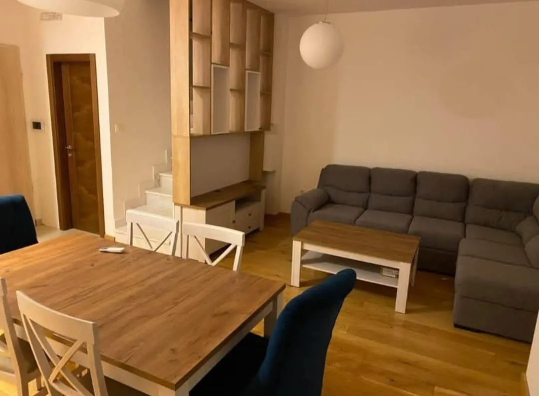 Izdavanje, dvosoban stan, 75m², Stara Varoš, Podgorica