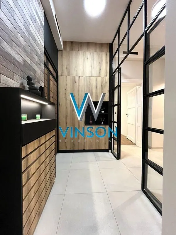 Prodaja, trosoban stan, 100m², Centar, Novi Sad