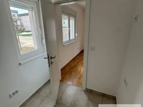 Rent, two bedroom apartment, 40m², Ledine, Beograd - image 7