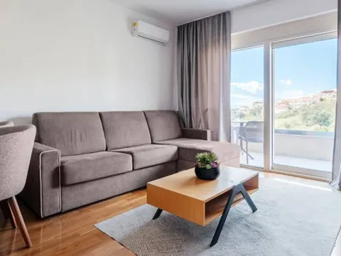 Sale, one bedroom apartment, 48m², Bečići, Budva - image 1