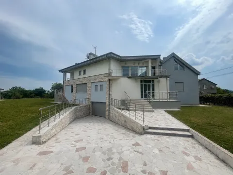 Kuća in Zeta