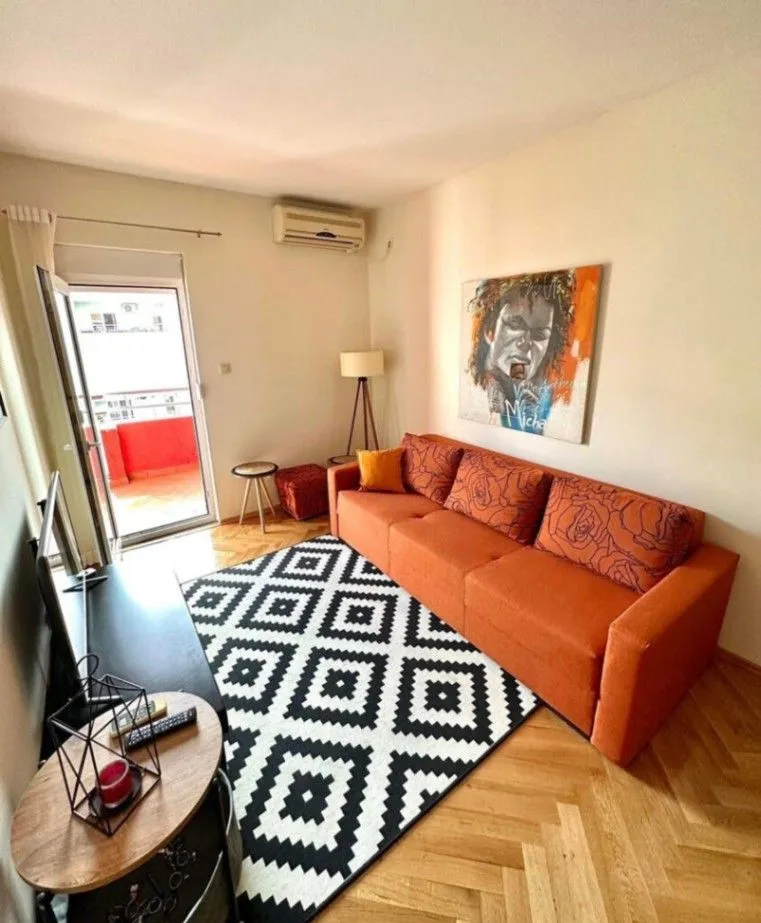 Izdavanje, jednosoban stan, 40m², Blok 9, Podgorica