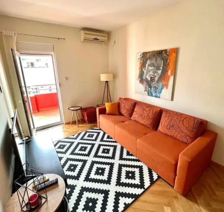 Izdavanje, jednosoban stan, 40m², Blok 9, Podgorica