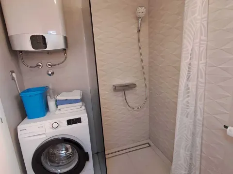 Rent, one bedroom apartment, 40m², Bečići, Budva - image 9