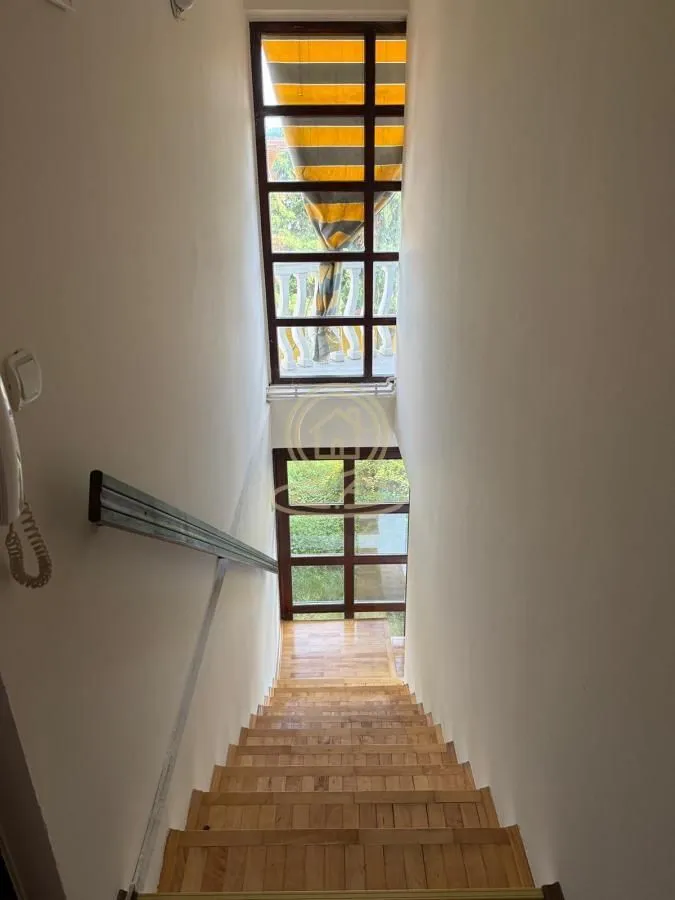 Izdavanje, dvosoban stan, 80m², Mala vaga, Kragujevac