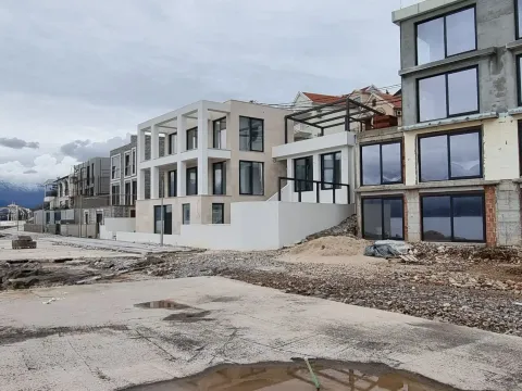 Prodaja, kuća, 225m², Tivat, Crna Gora - image 1