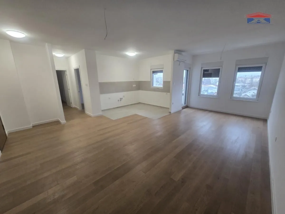 Prodaja, stan, 129m², Salajka, Novi Sad Sve Podlokacije