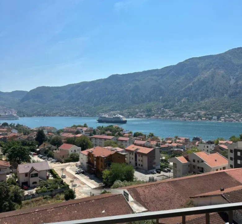 Prodaja, dvosoban stan, 72m², Dobrota, Kotor