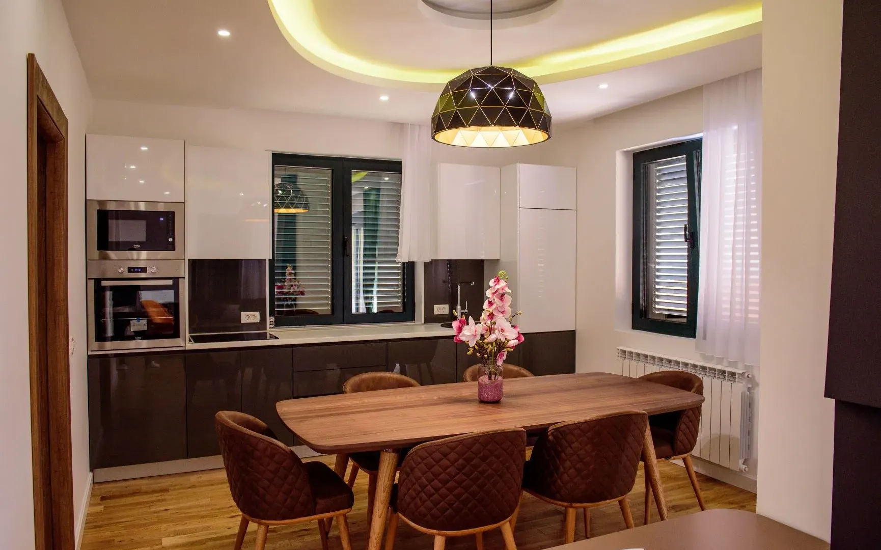 Prodaja, kuća, 200m², Tivat, Crna Gora