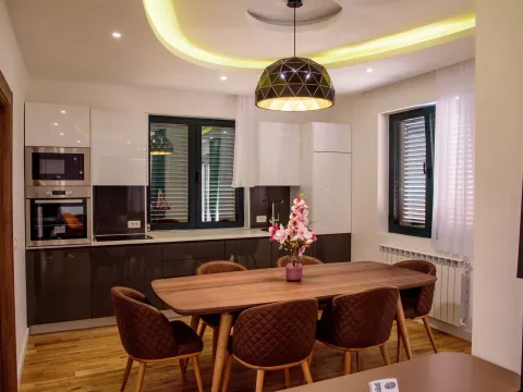 Prodaja, kuća, 200m², Tivat, Crna Gora - image 2