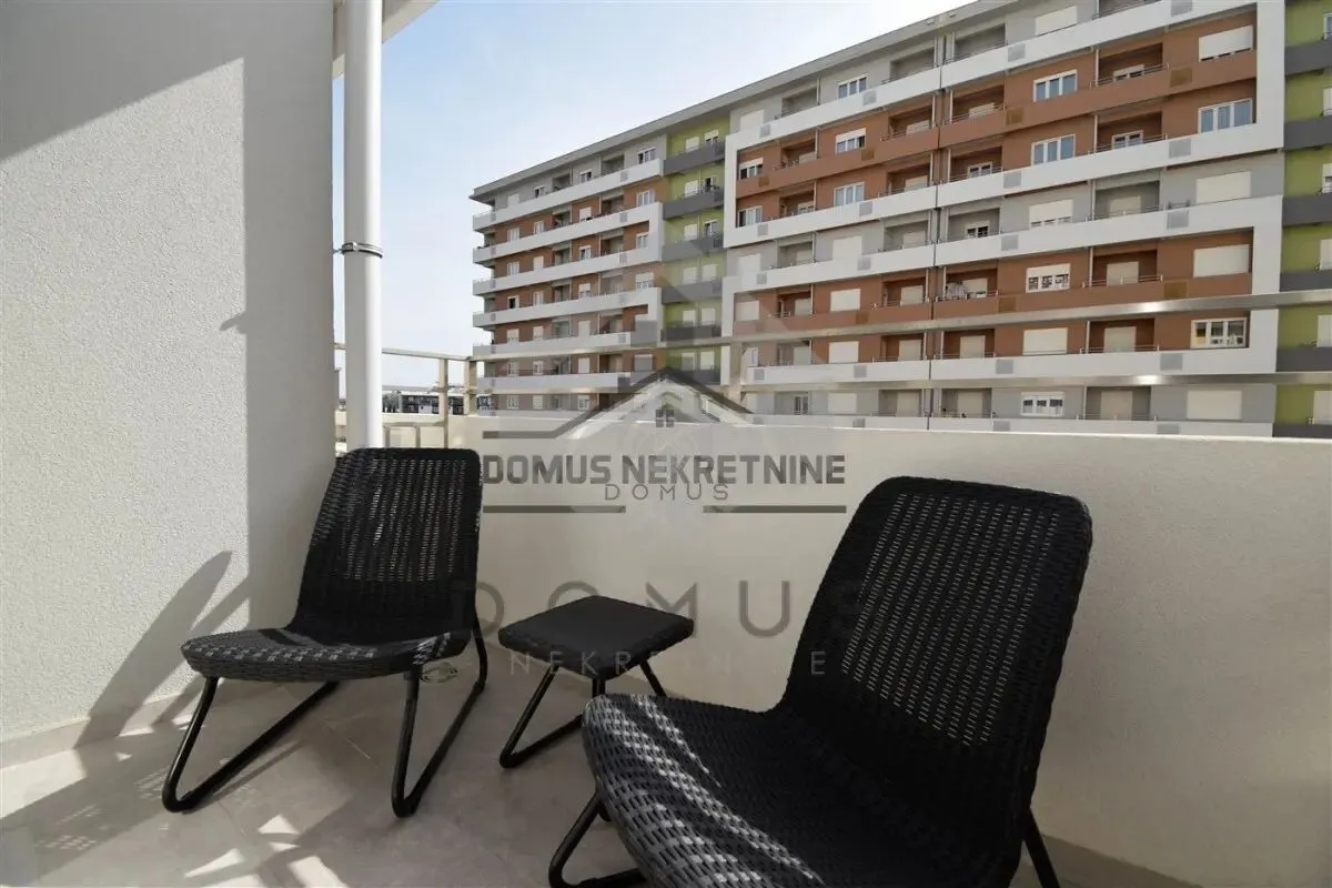 Izdavanje, jednosoban stan, 50m², Central Point, Podgorica