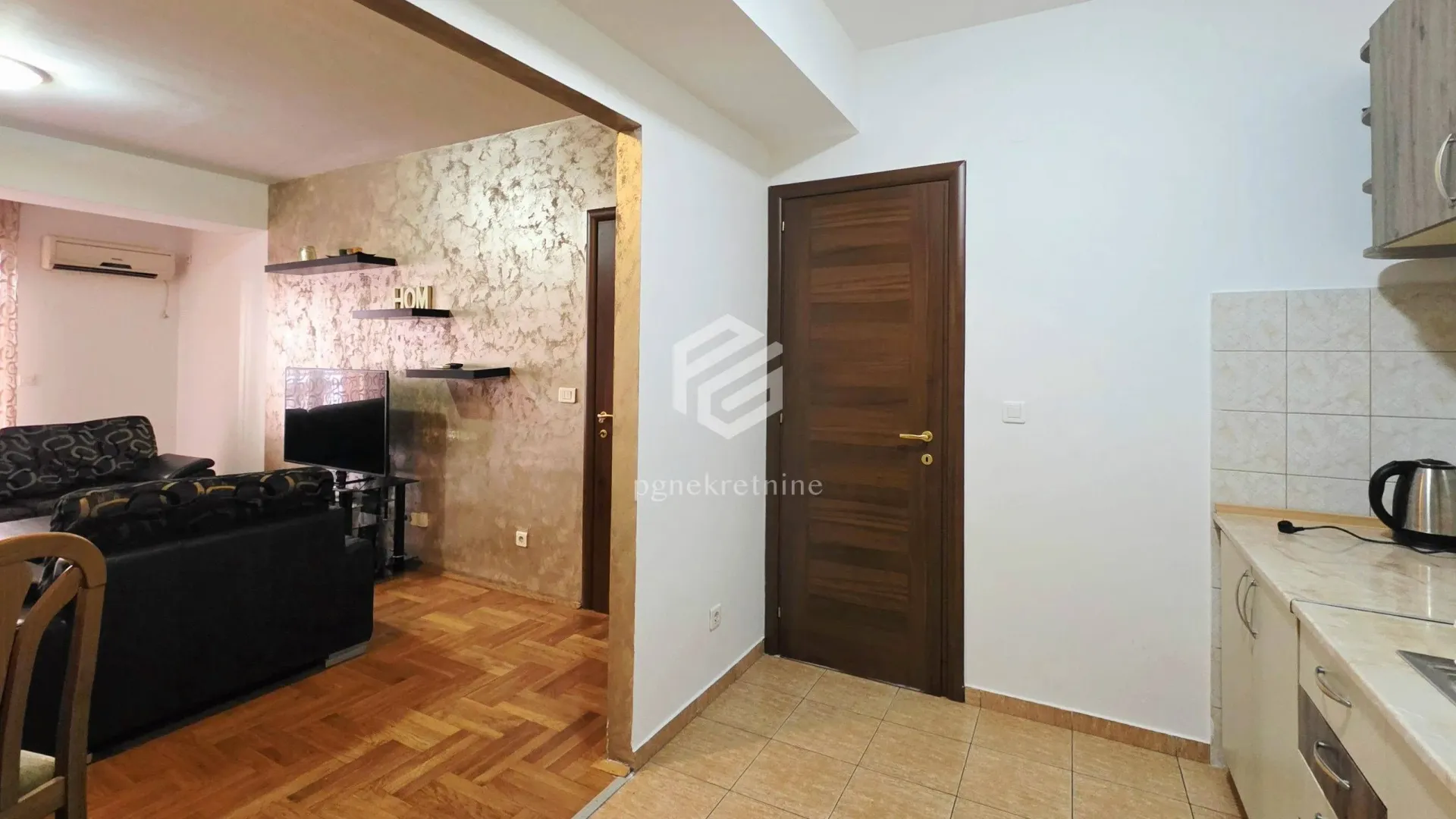 Izdavanje, dvosoban stan, 80m², City Kvart, Podgorica