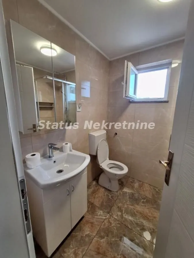 Izdavanje, trosoban stan, 70m², Petrovaradin, Novi Sad