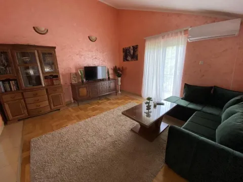 Rent, four bedroom apartment, 175m², Gornja Gorica, Podgorica - image 7